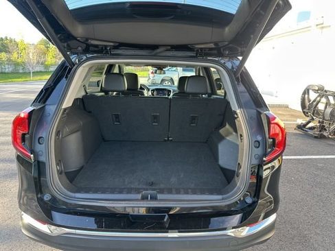 Used 2024 GMC Terrain SLT AWD/4WD image 15