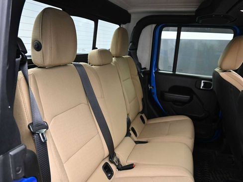 Used 2021 Jeep Gladiator Sport image 26