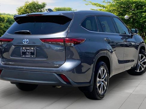 Used 2023 Toyota Highlander XLE AWD/4WD image 6