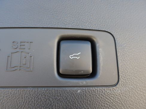 Used 2025 Lincoln Corsair Reserve image 28