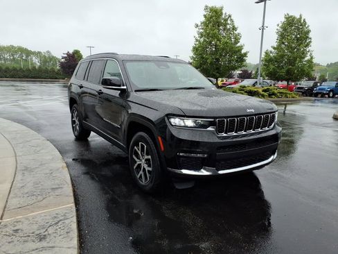 Used 2025 Jeep Grand Cherokee L Limited AWD/4WD image 4