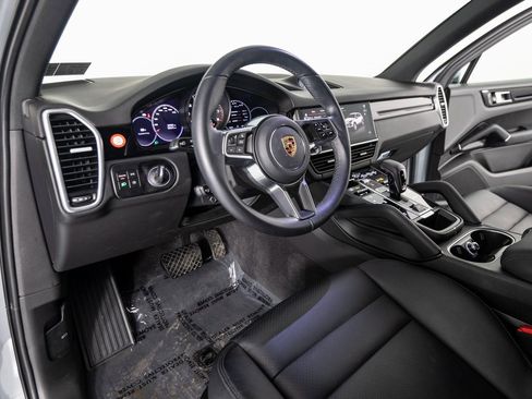 Certified 2023 Porsche Cayenne image 4