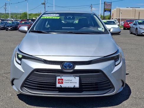 Used 2023 Toyota Corolla LE AWD/4WD image 2