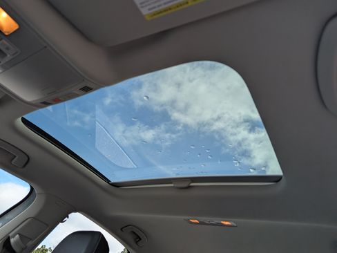 Used 2025 Volkswagen Jetta SE w/ Sunroof Package FWD image 15