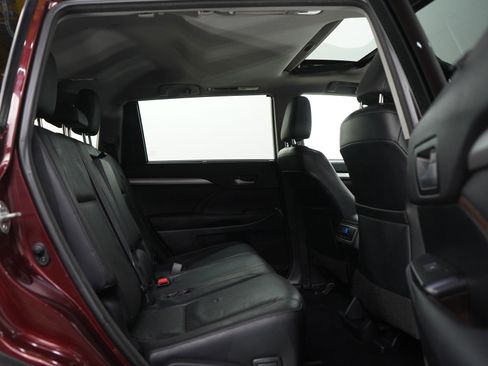 Used 2015 Toyota Highlander XLE AWD/4WD image 13