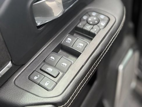 New 2026 RAM 2500 Laramie AWD/4WD image 13