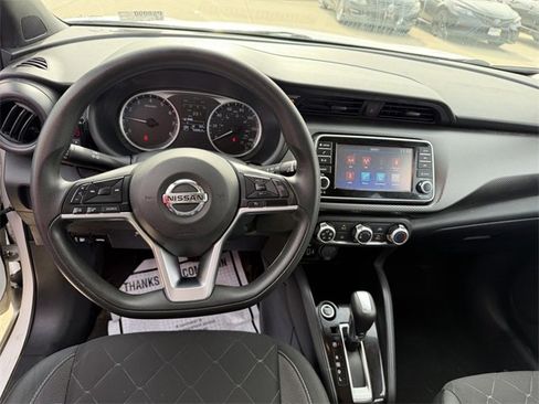 Used 2020 Nissan Kicks S image 13