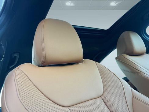 Used 2026 BMW 330i Sedan w/ Premium Package image 25