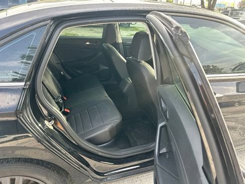 Used 2023 Volkswagen Jetta SE w/ Panoramic Sunroof Package FWD image 8