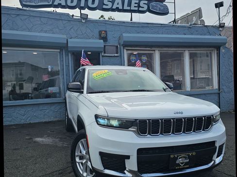 Used 2021 Jeep Grand Cherokee L Laredo w/ Luxury Tech Group I image 5
