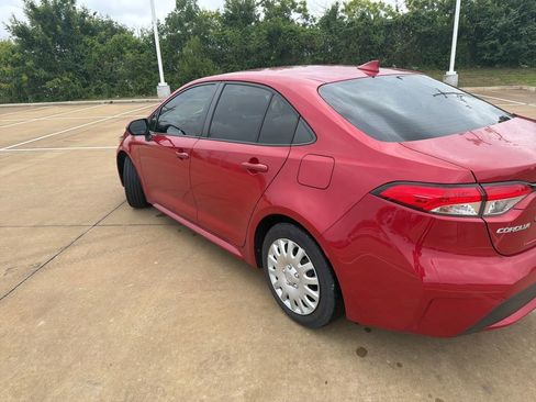 Used 2021 Toyota Corolla LE FWD image 5
