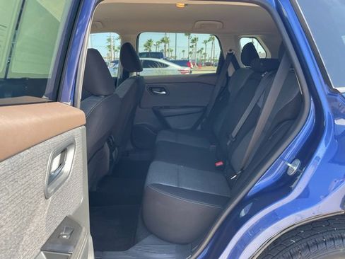 Used 2022 Nissan Rogue SV image 18