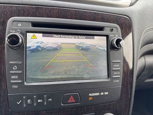 Used 2015 Chevrolet Traverse LT image 11