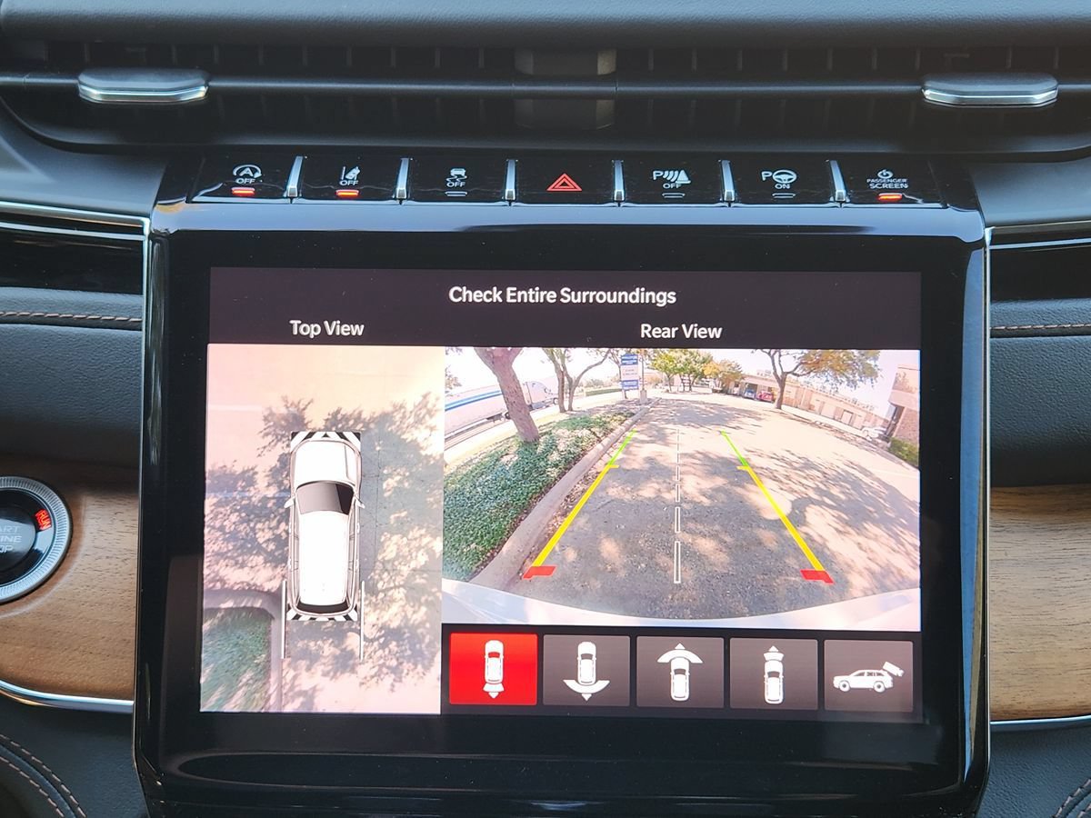 Used 2024 Jeep Grand Cherokee Summit AWD/4WD image 39
