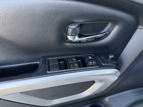 Certified 2024 Nissan Titan SV image 17