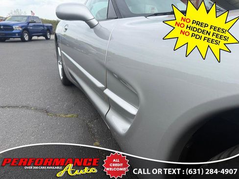 Used 2004 Chevrolet Corvette Coupe w/ Preferred Equipment Group RWD image 18
