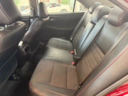 Used 2016 Toyota Camry SE image 9