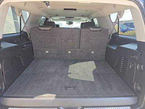 Used 2020 Chevrolet Suburban Premier w/ Premier 6.2L Value Package image 29