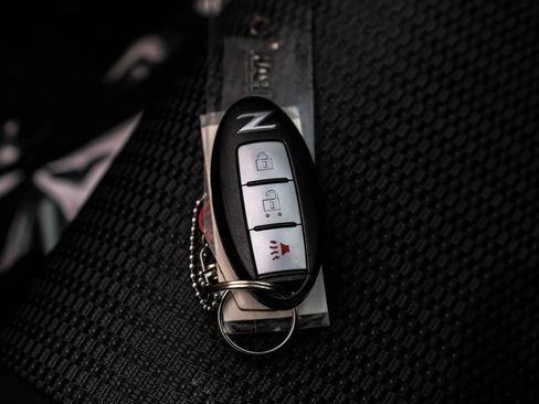 Used 2014 Nissan 370Z Roadster image 46