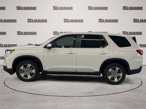 New 2025 Honda Pilot EX-L image 2