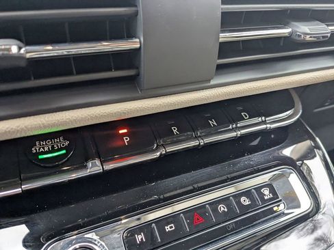 Used 2025 Lincoln Corsair FWD w/ Equipment Group 101A image 18