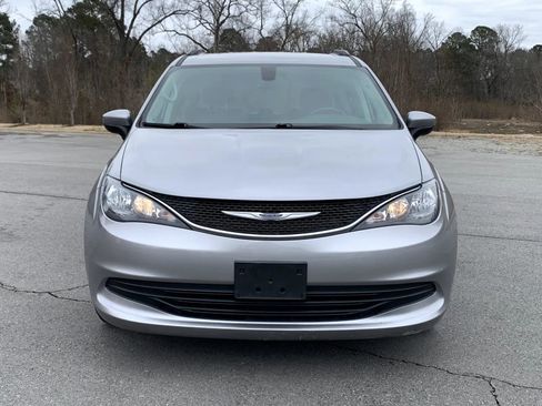 Used 2020 Chrysler Voyager Lxi w/ Cold Weather Group image 2