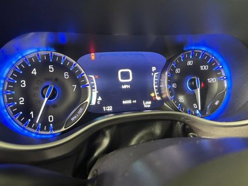 Used 2022 Chrysler Pacifica Touring-L FWD image 20