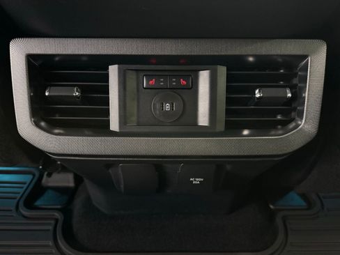 Used 2024 Ford F250 Platinum w/ Tremor Off-Road Package image 39