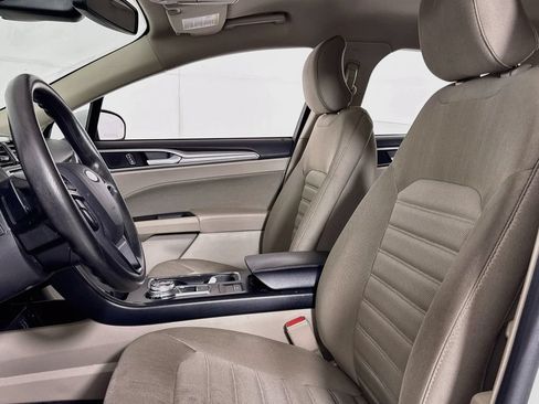 Used 2019 Ford Fusion SE FWD image 9