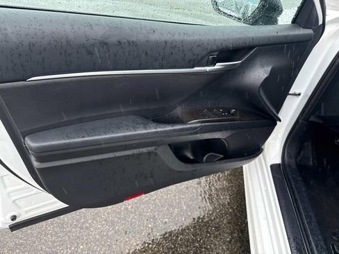 Used 2024 Toyota Camry SE image 15