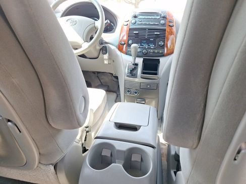 Used 2006 Toyota Sienna XLE FWD image 30