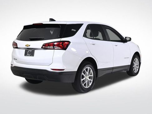 Used 2024 Chevrolet Equinox LS w/ LS Convenience Package image 5