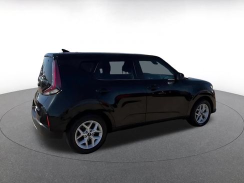 Used 2025 Kia Soul LX w/ LX Technology Package FWD image 14