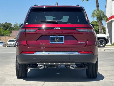 New 2025 Jeep Grand Cherokee Laredo w/ Luxury Tech Group I RWD image 5