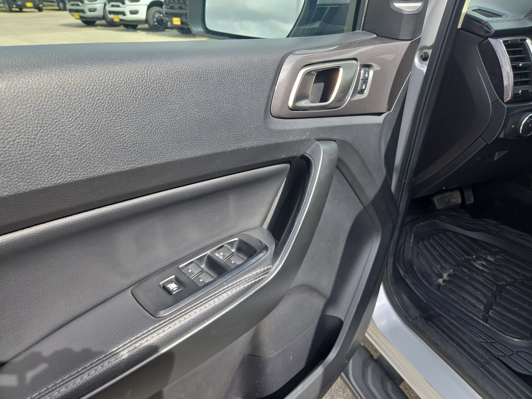 Used 2019 Ford Ranger Lariat w/ Equipment Group 501A Mid RWD image 12