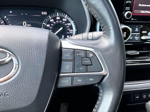 Used 2021 Toyota Highlander XLE FWD image 29
