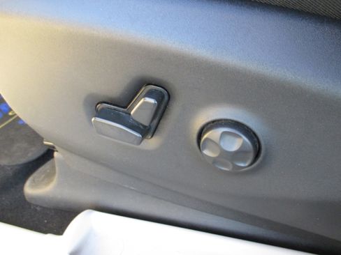 Used 2022 Chrysler Pacifica Touring-L image 16