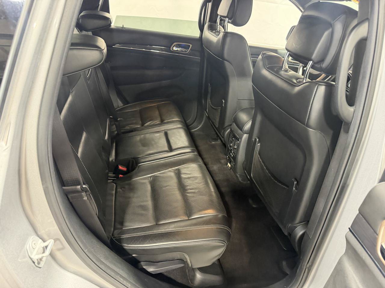 Used 2017 Jeep Grand Cherokee Overland w/ Jeep Active Safety Group AWD/4WD image 12