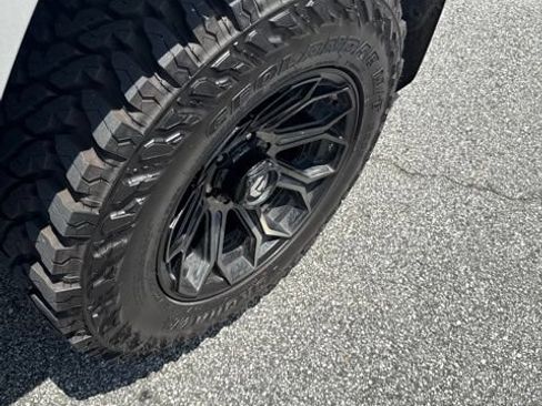 Used 2020 Toyota 4Runner SR5 Premium w/ Moonroof Package RWD image 6