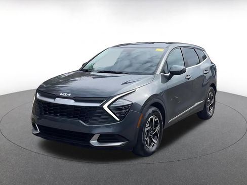 Used 2025 Kia Sportage LX image 4