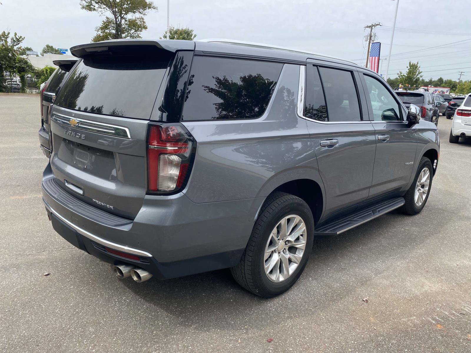 Used 2021 Chevrolet Tahoe Premier w/ Premium Package RWD image 7