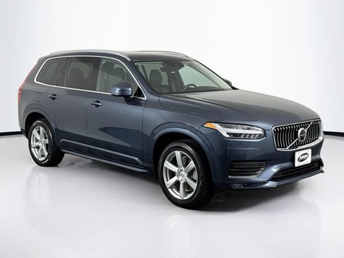Used 2022 Volvo XC90 T5 Momentum image 2