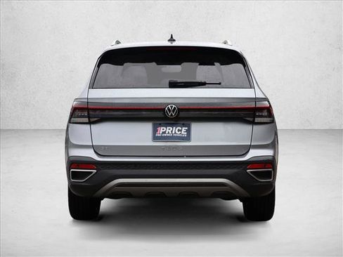 Used 2025 Volkswagen Taos SE FWD image 6