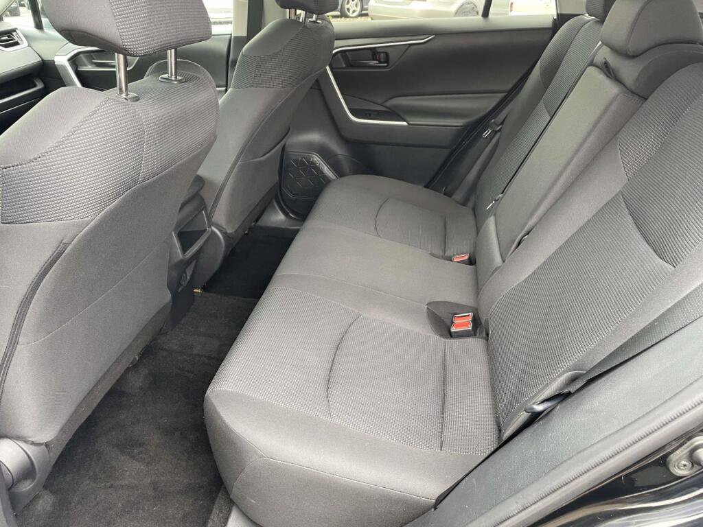 Used 2020 Toyota RAV4 LE AWD/4WD image 16