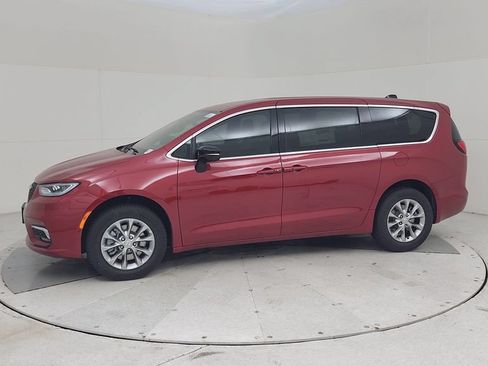 New 2026 Chrysler Pacifica Select AWD/4WD image 8
