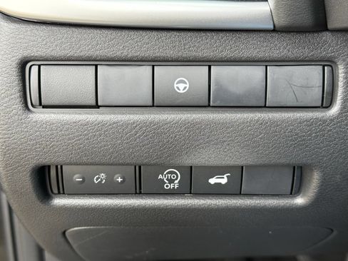 Used 2026 Nissan Rogue SV AWD/4WD image 32