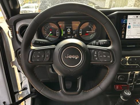 Used 2024 Jeep Wrangler Unlimited AWD/4WD image 23