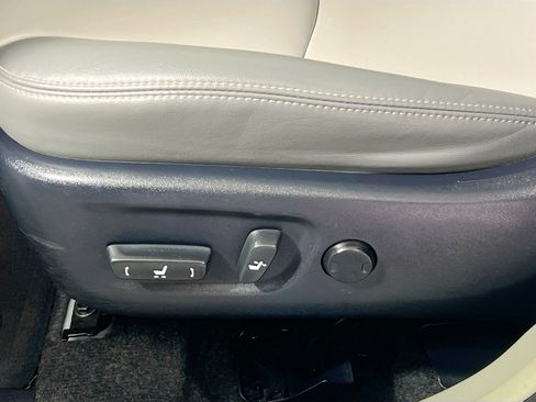 Used 2015 Toyota Prius V Five image 15