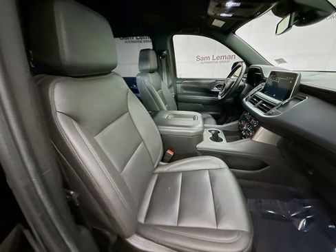 Used 2023 Chevrolet Suburban LT w/ Luxury Package image 31