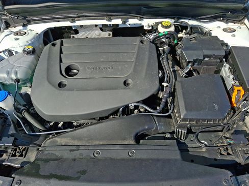 Used 2024 Volvo XC40 B5 Plus w/ Climate Package image 28